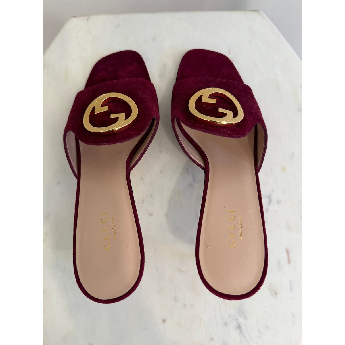Gucci Blondie Interlocking G 70mm Burgundy Suede Sandals Size 39 New in Box