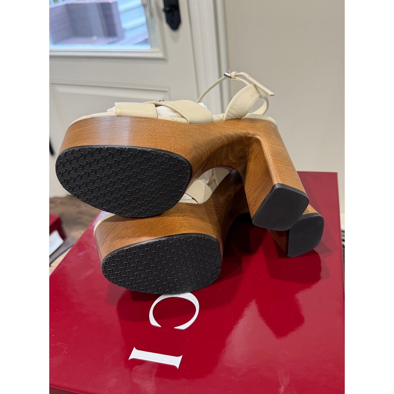 Gucci Platform Sandals White Leather Size 37.5 Brand New in Box