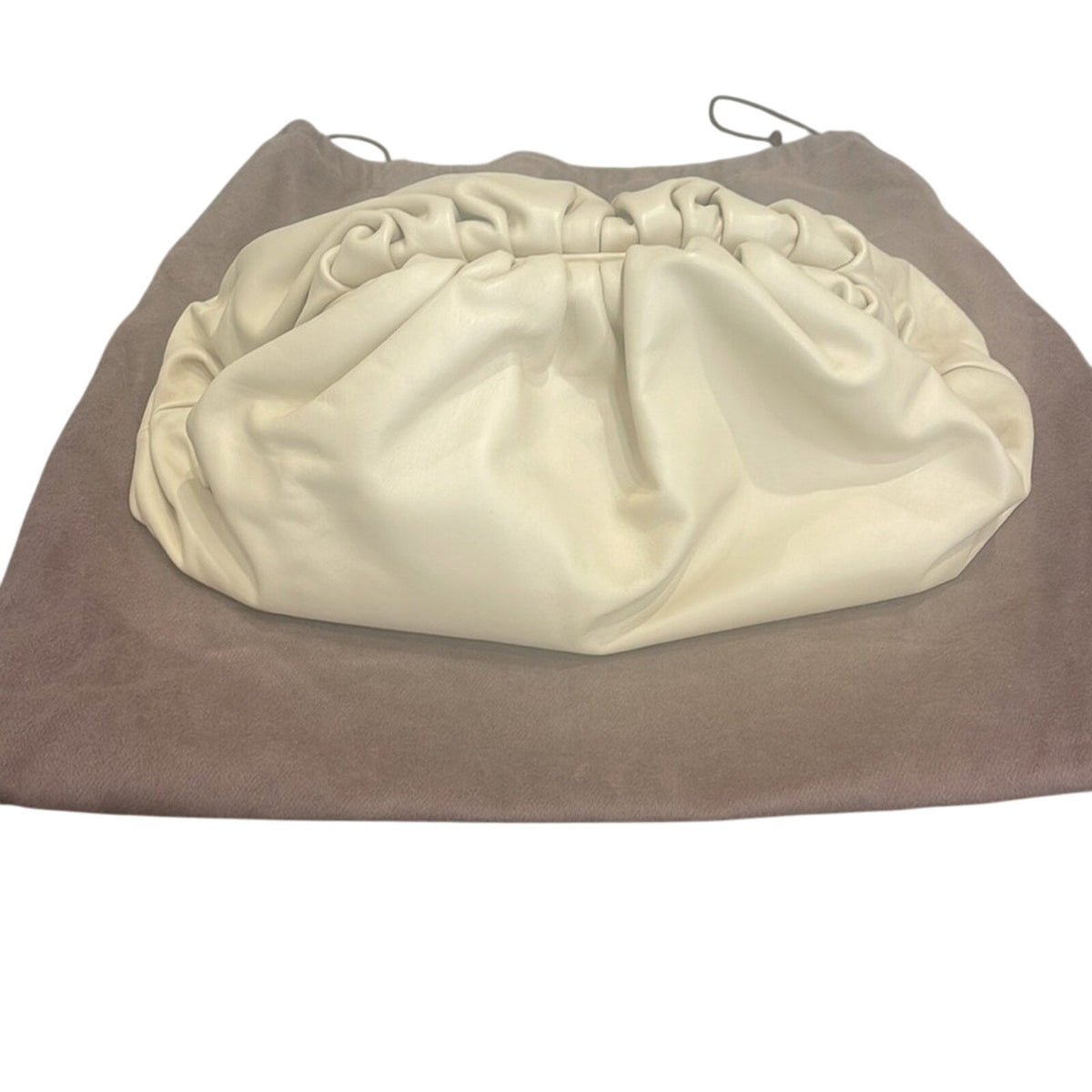 Bottega Veneta The Pouch Large Gathered Leather Clutch in Porridge – NWT