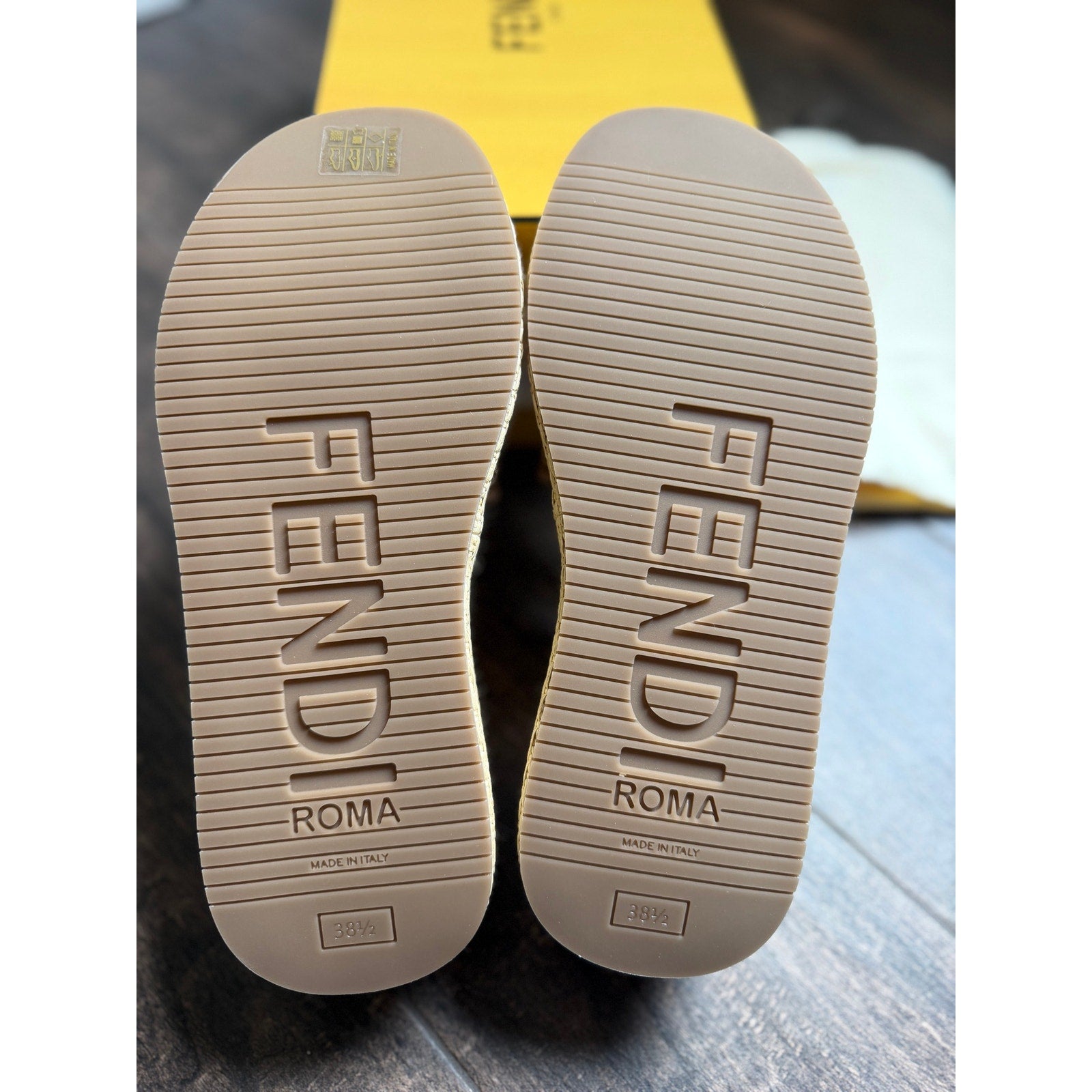 Fendi Sunshine Raffia Platform Slide Sandals Size 38.5 BNIB