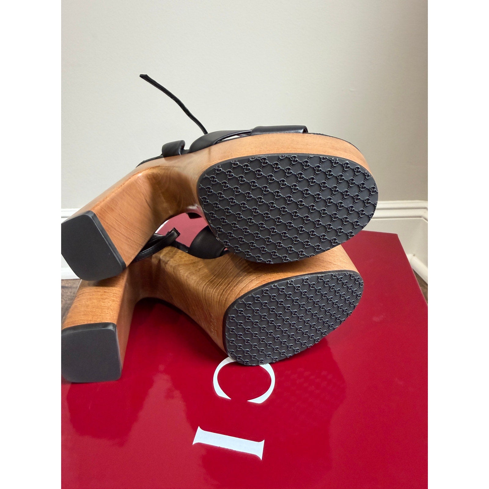 Gucci Platform Sandal Black Leather Size 37 Brand New in Box