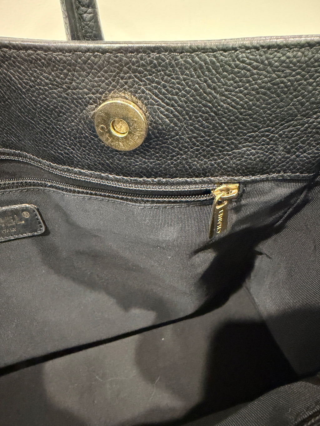 Chanel Medium Executive Cerf Tote Black Caviar Leather Gold Hardware Shoulder Bag With Strap 2004-2005
