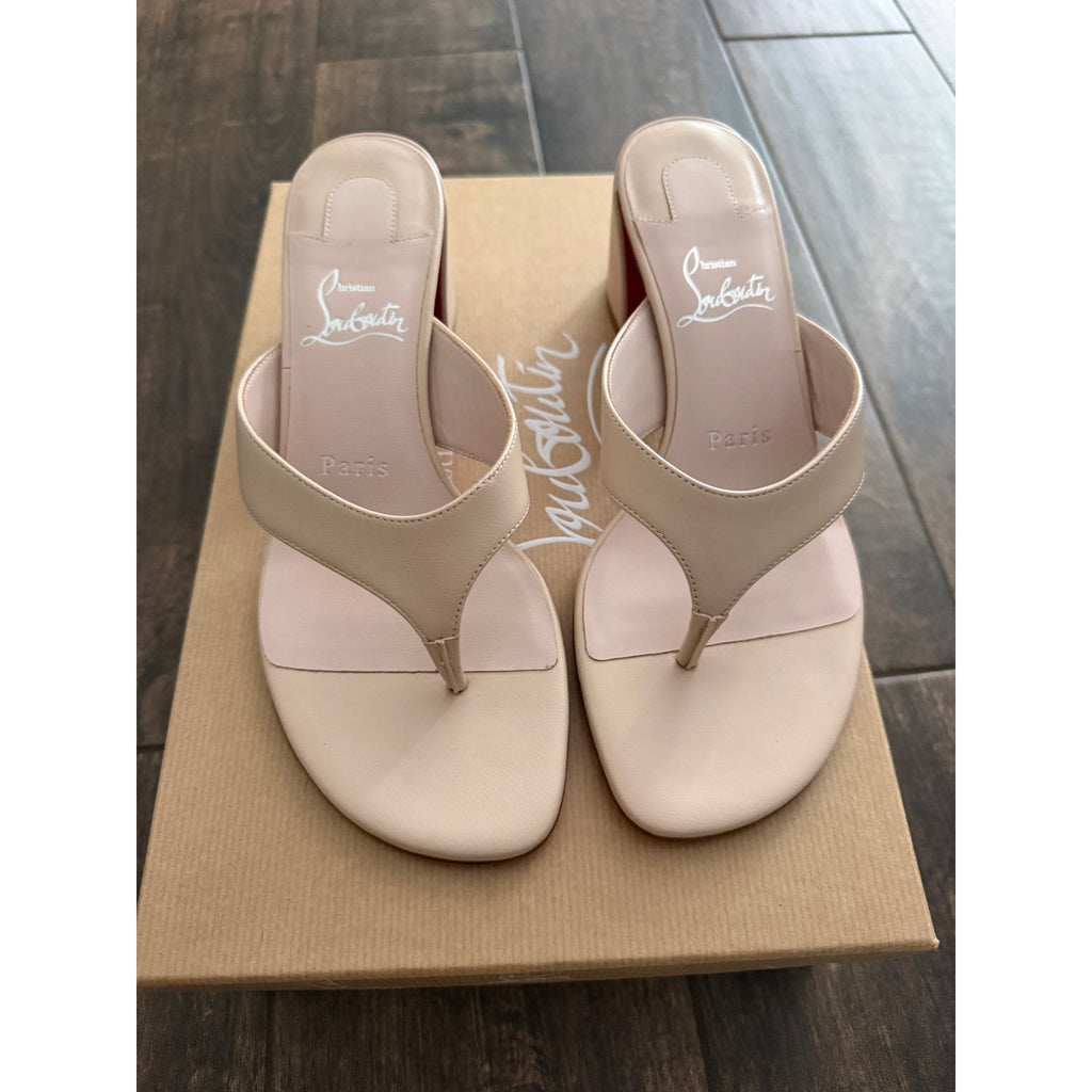 CHRISTIAN LOUBOUTIN
Nappa Janetonga 55 Thong Sandals 37 Leche