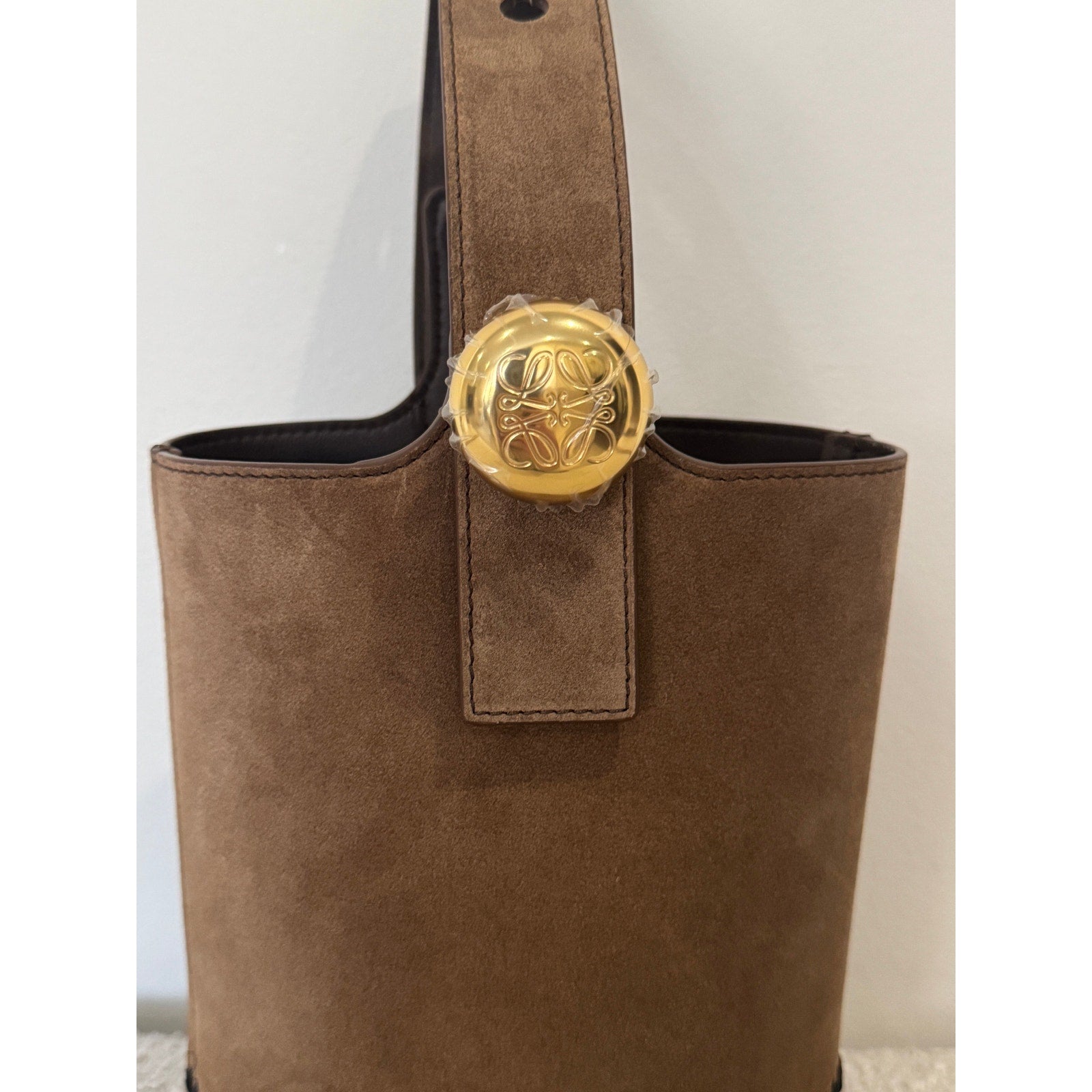 Loewe
Women’s LOEWE x Paula's Ibiza Mini Pebble Suede & Raffia Bucket Bag NWT