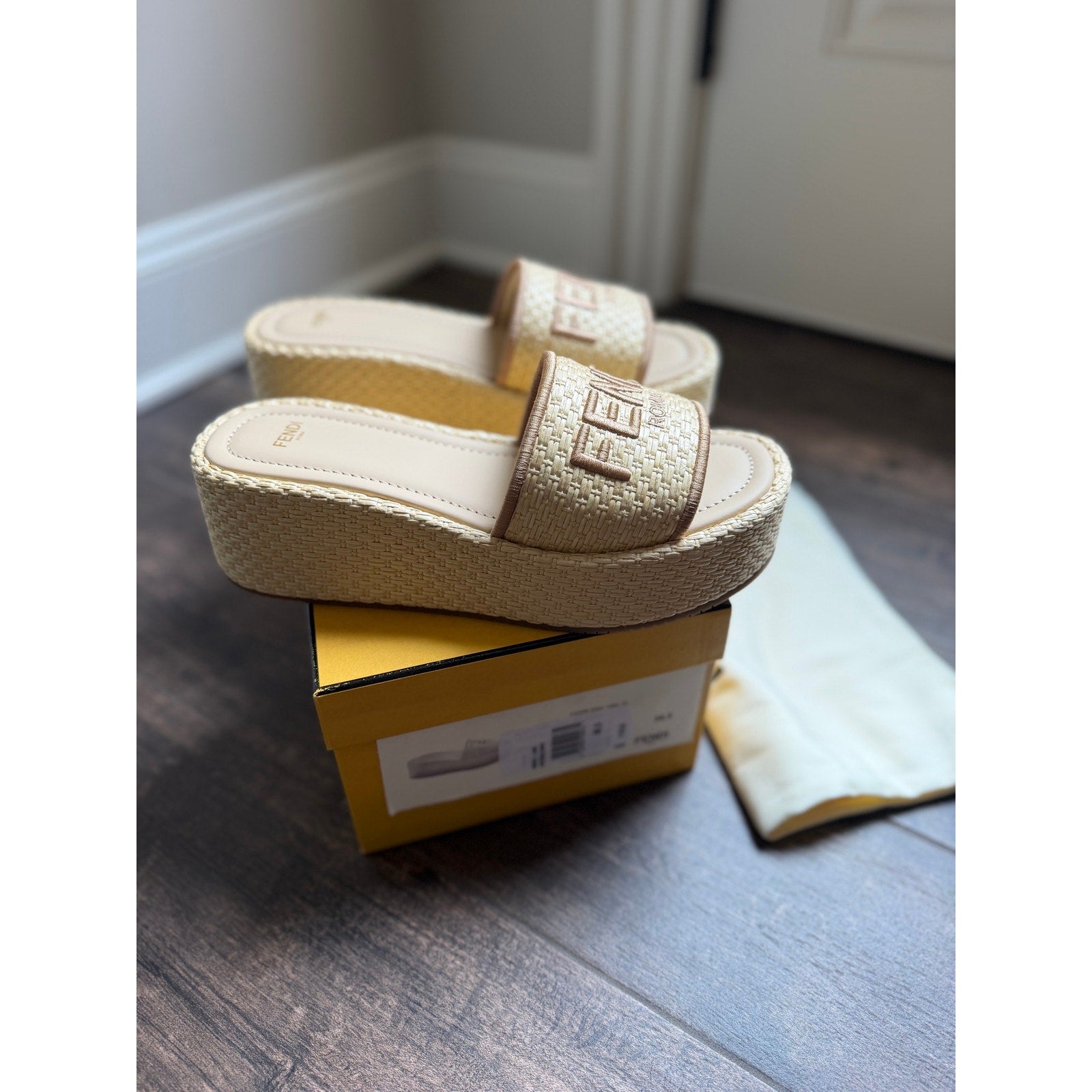 Fendi Sunshine Raffia Platform Slide Sandals Size 38.5 BNIB