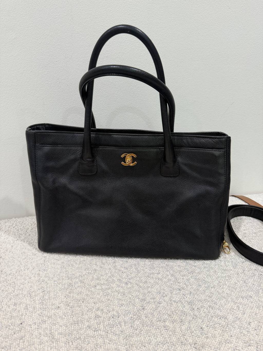 Chanel Medium Executive Cerf Tote Black Caviar Leather Gold Hardware Shoulder Bag With Strap 2004-2005