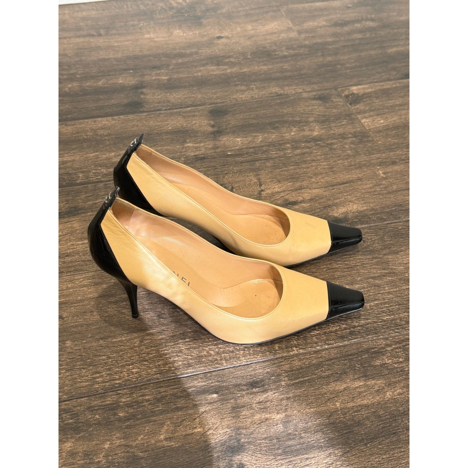 VINTAGE CHANEL Beige Leather Black Patent Leather Cap Toe Pumps Shoes Heel Pointy 38