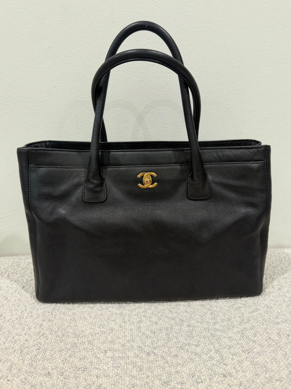 Chanel Medium Executive Cerf Tote Black Caviar Leather Gold Hardware Shoulder Bag With Strap 2004-2005