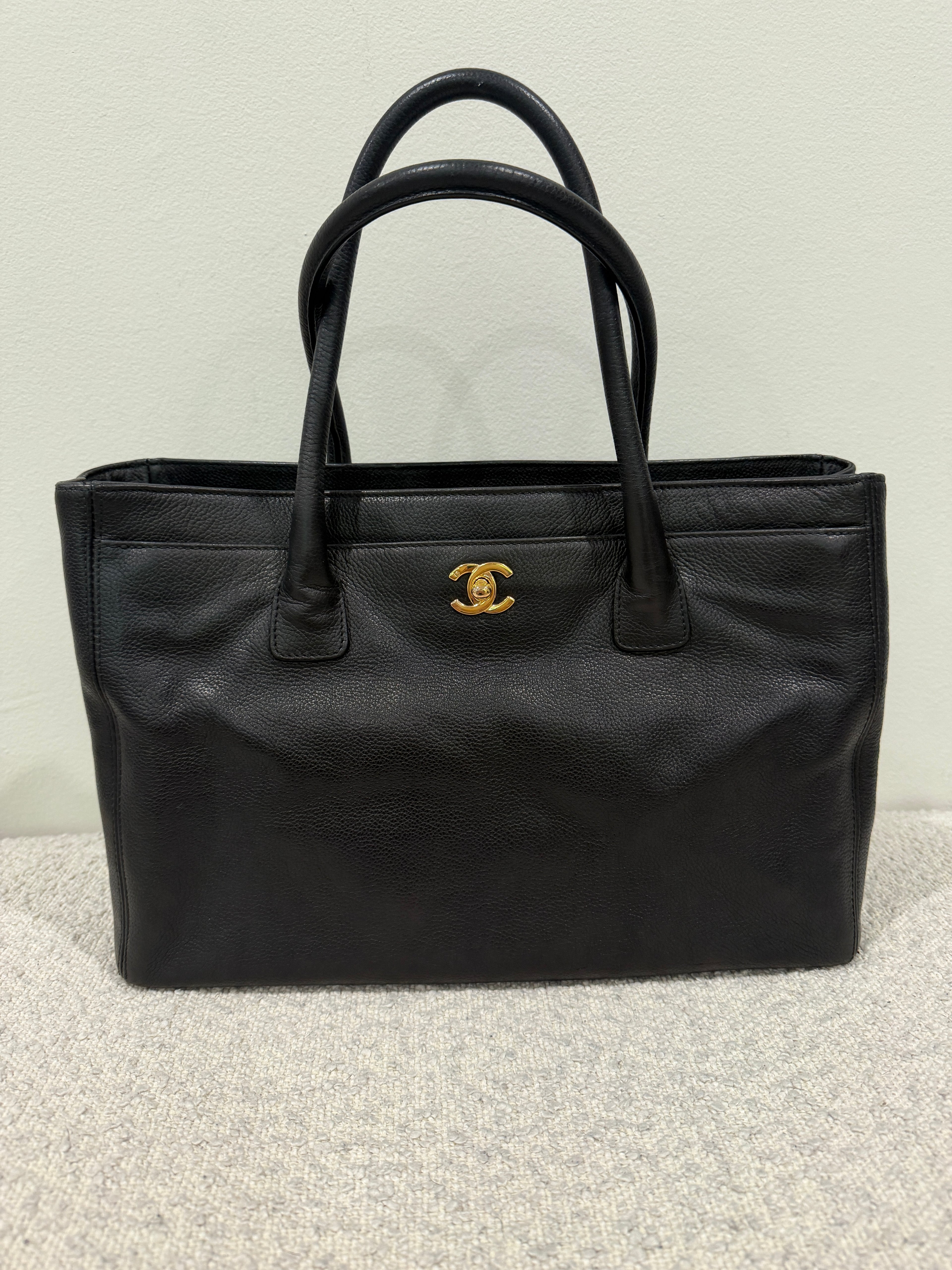 Chanel Medium Executive Cerf Tote Black Caviar Leather Gold Hardware Shoulder Bag With Strap 2004-2005