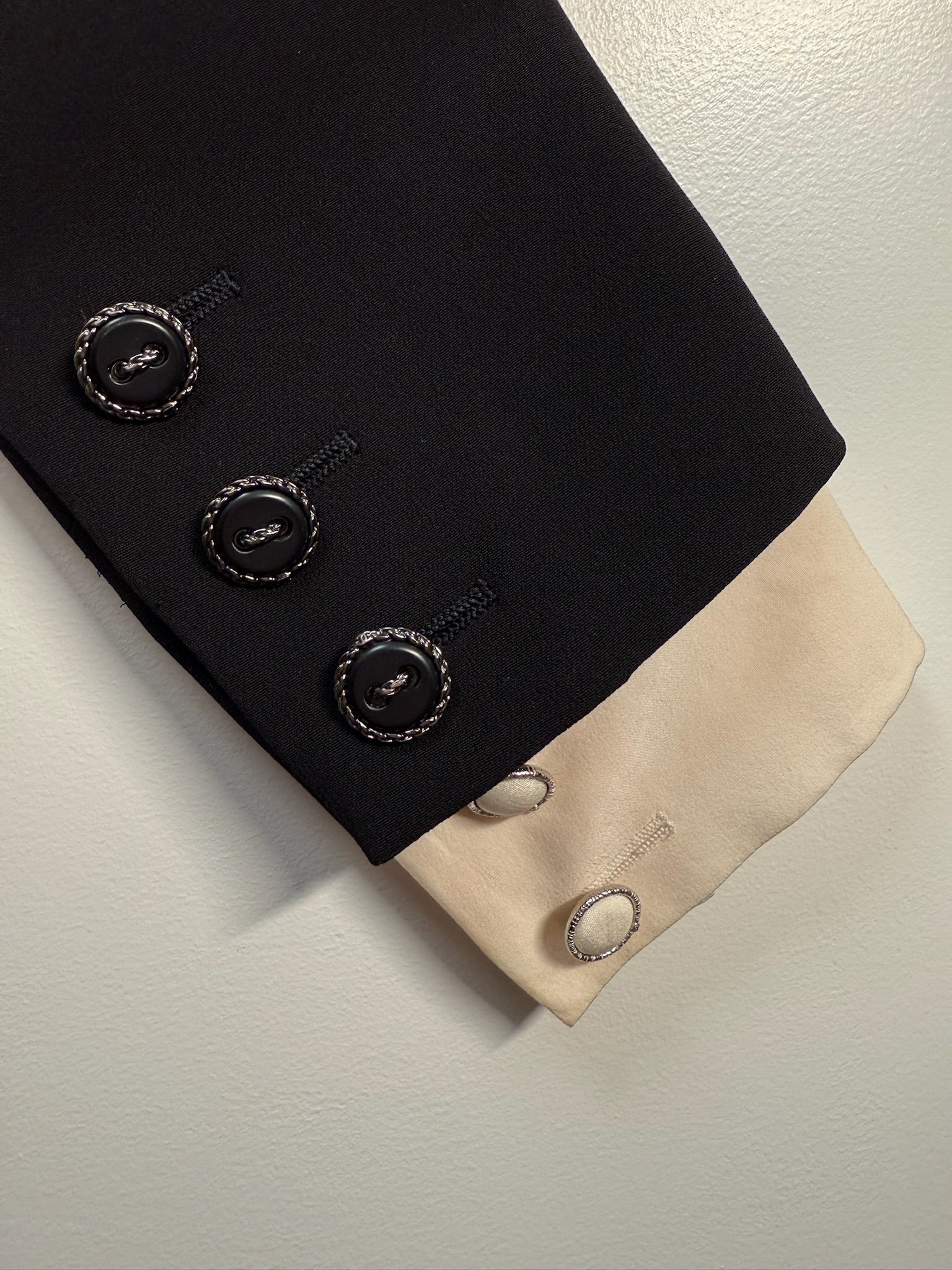 Chanel 2015 Silk Black Runway Blazer with Removable White Sleeves | FR40
