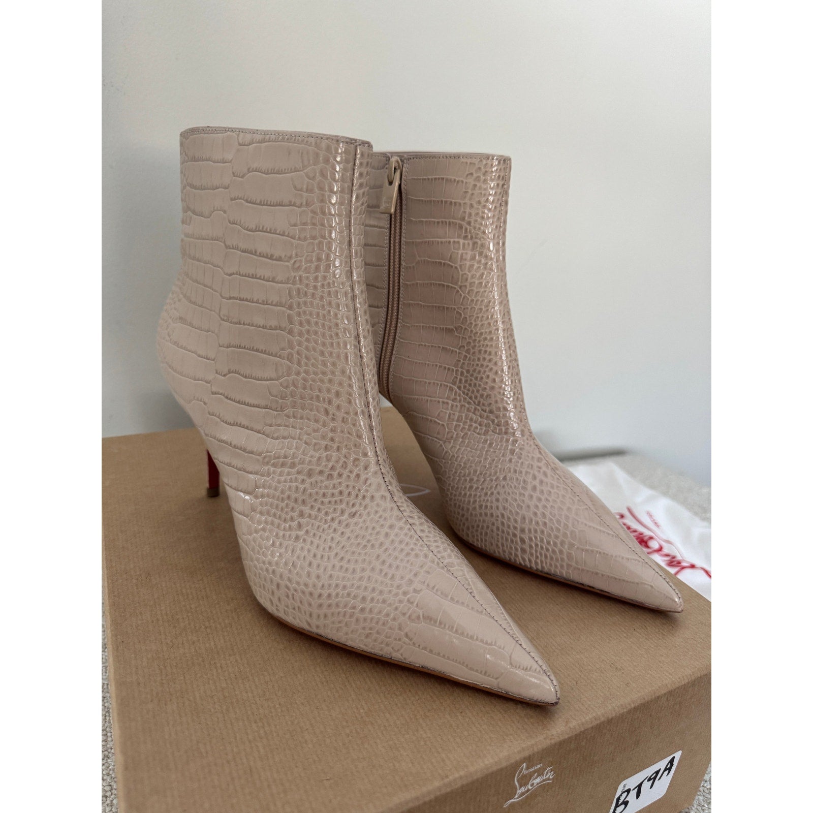 CHRISTIAN LOUBOUTIN
Snake-effect leather ankle boots BNIB 39.5