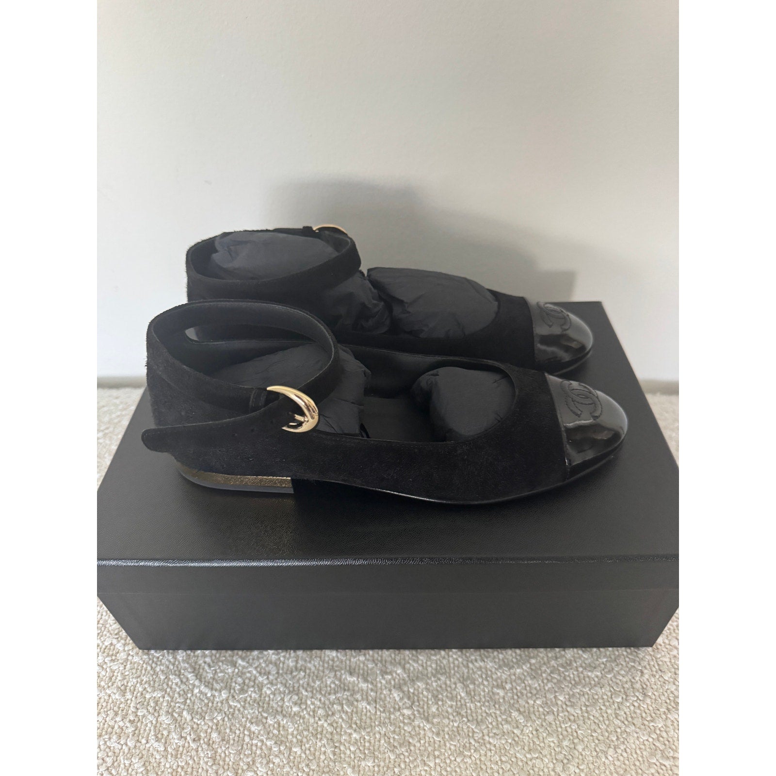 Chanel Ballet Flats Ankle Strap Interlocking CC Logo Suede Patent Trim Size 37