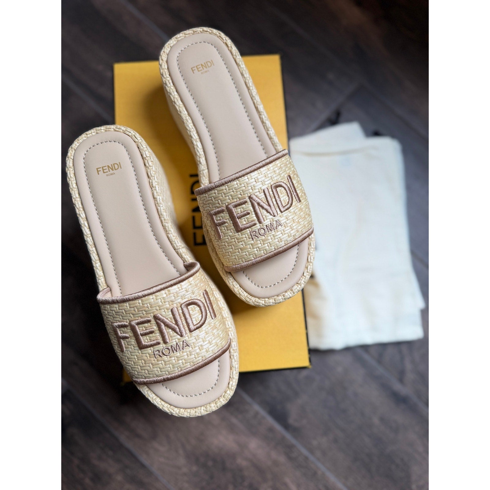 Fendi Sunshine Raffia Platform Slide Sandals Size 38.5 BNIB