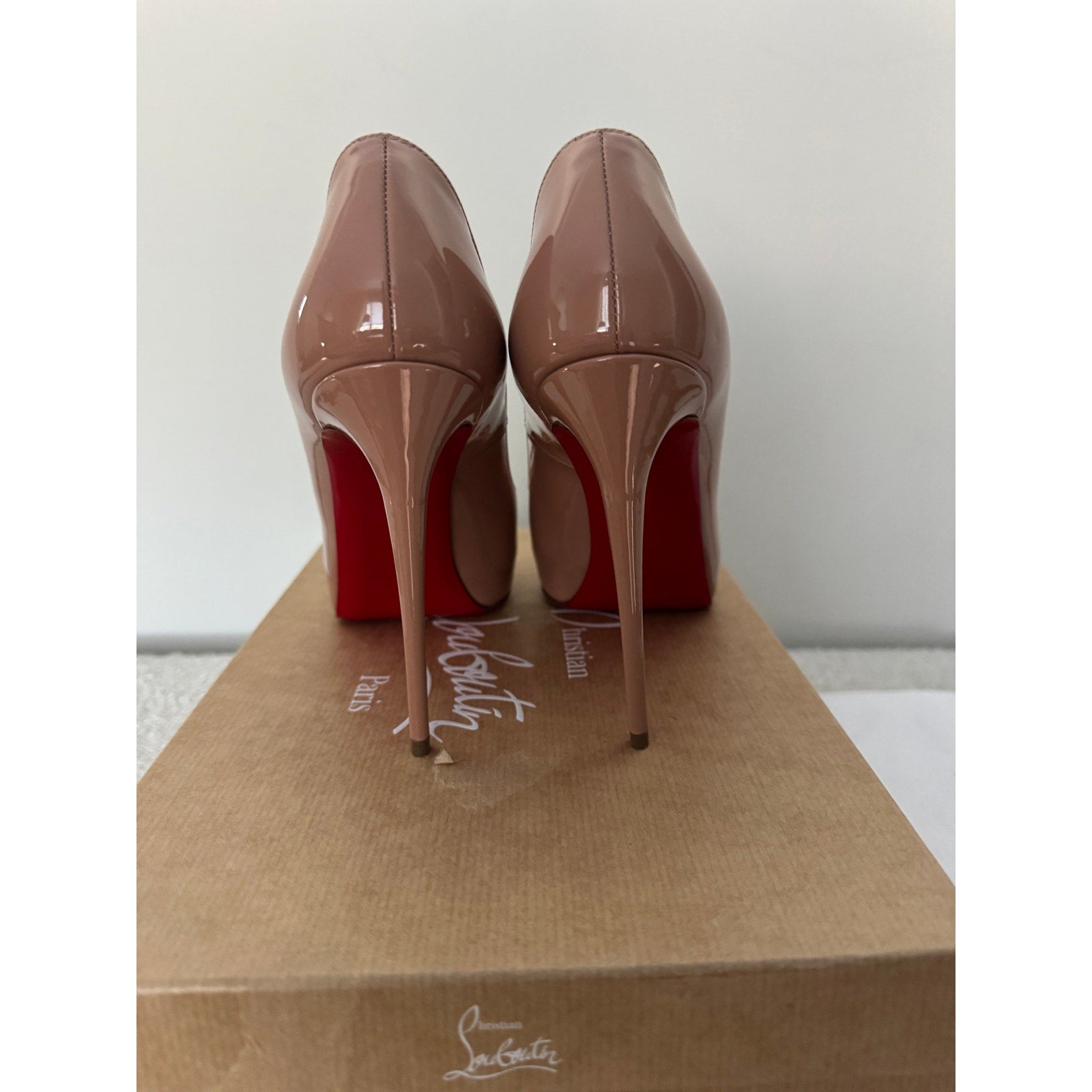 CHRISTIAN LOUBOUTIN
New Very Prive Patent Leather Pumps 120
BNIB Size 37.5