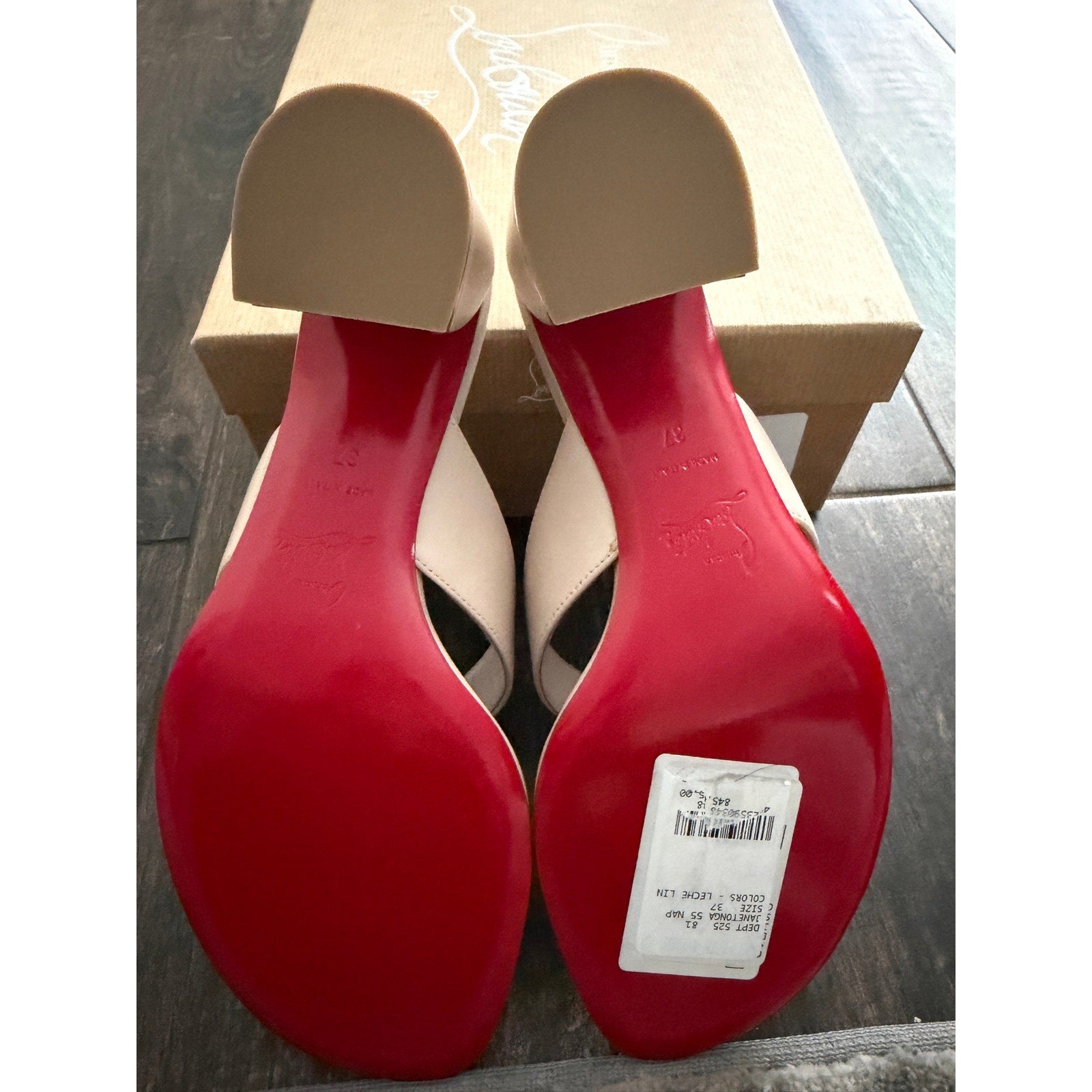 CHRISTIAN LOUBOUTIN
Nappa Janetonga 55 Thong Sandals 37 Leche