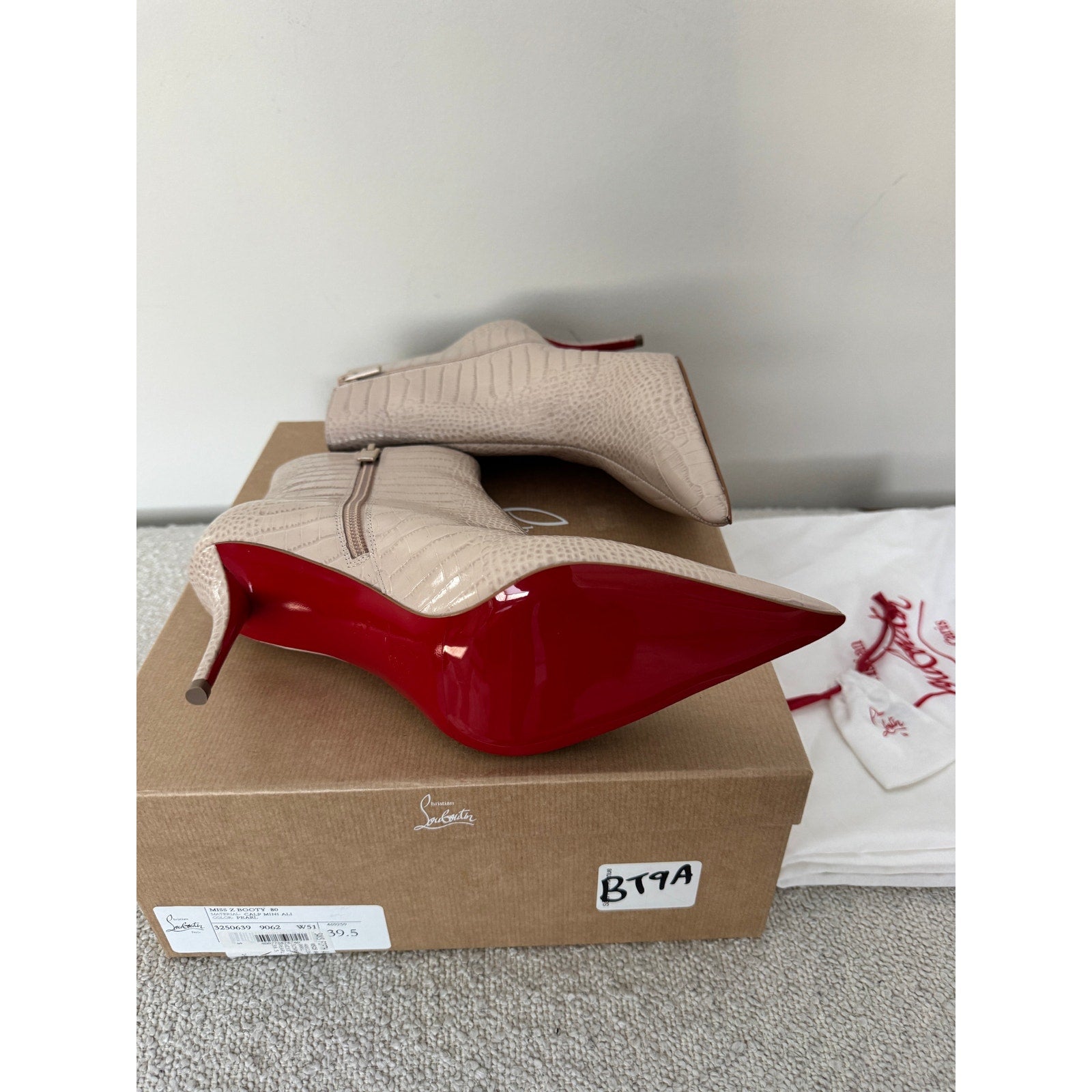 CHRISTIAN LOUBOUTIN
Snake-effect leather ankle boots BNIB 39.5