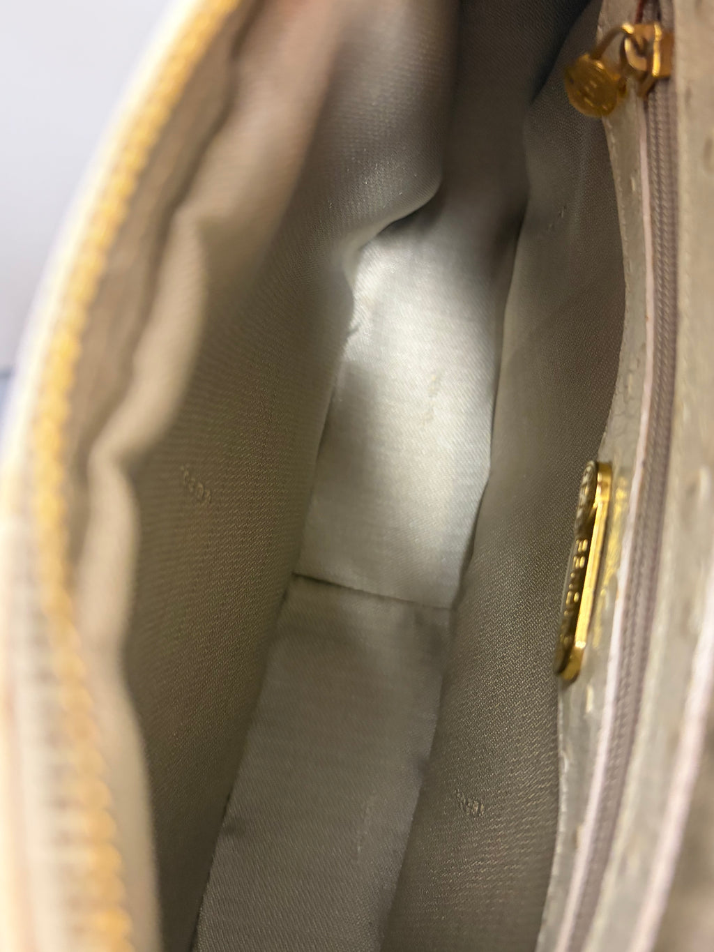 Fendi Fendi
Ostrich Crossbody Bag Vintage