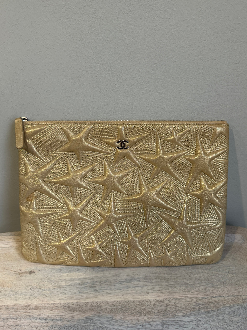 Chanel Medium Star O-Case Gold Metallic Leather Clutch Pouch 2017–2018
