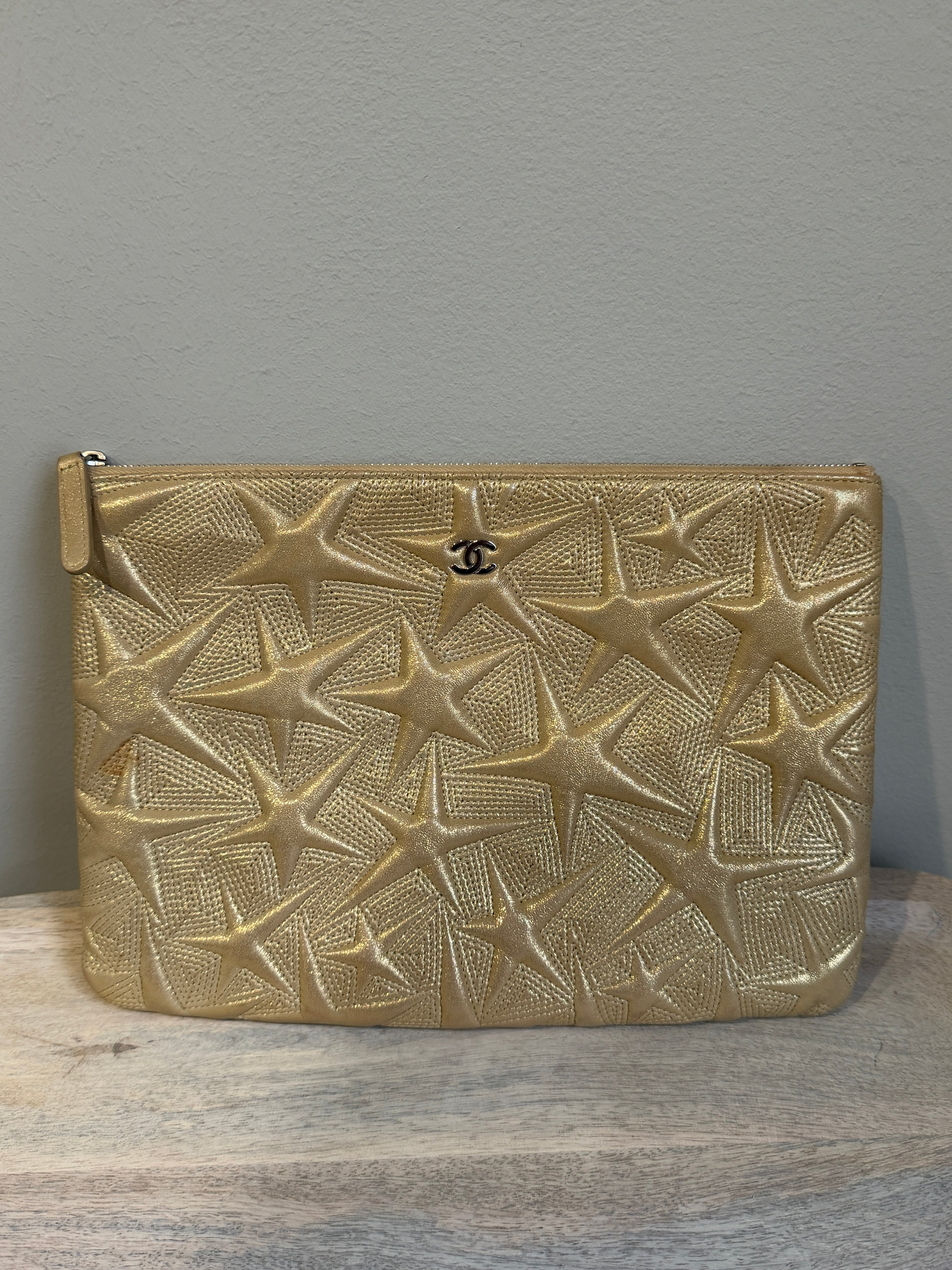 Chanel Medium Star O-Case Gold Metallic Leather Clutch Pouch 2017–2018