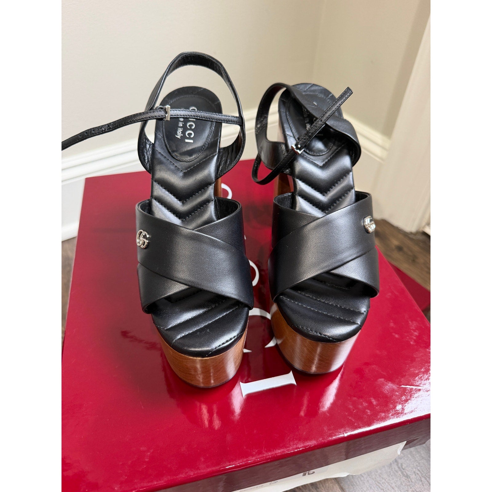 Gucci Platform Sandal Black Leather Size 37 Brand New in Box