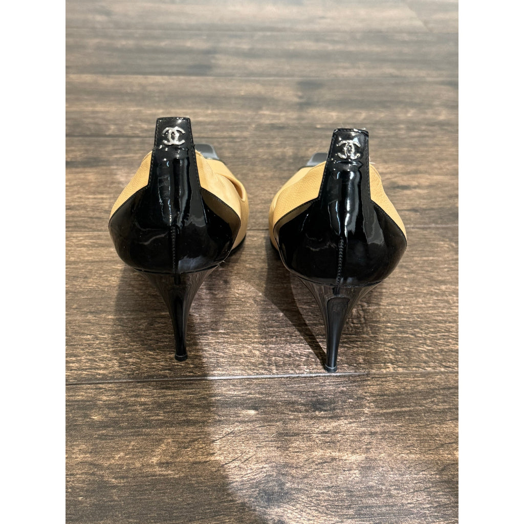VINTAGE CHANEL Beige Leather Black Patent Leather Cap Toe Pumps Shoes Heel Pointy 38