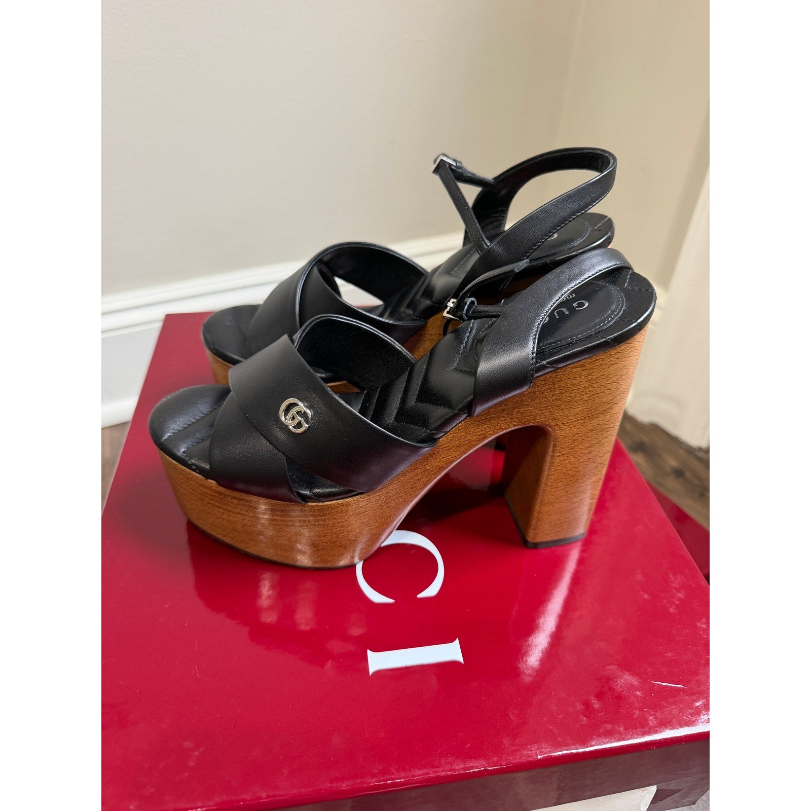Gucci Platform Sandal Black Leather Size 37 Brand New in Box