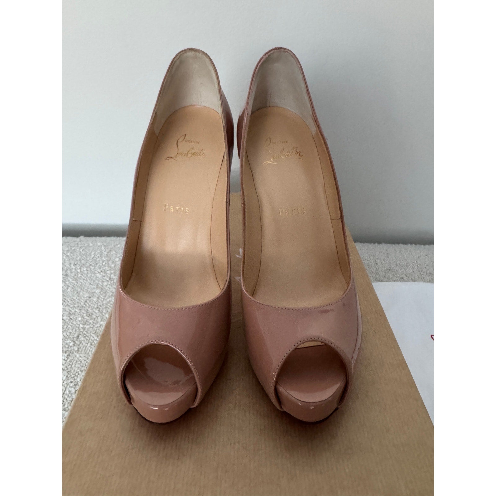 CHRISTIAN LOUBOUTIN
New Very Prive Patent Leather Pumps 120
BNIB Size 37.5
