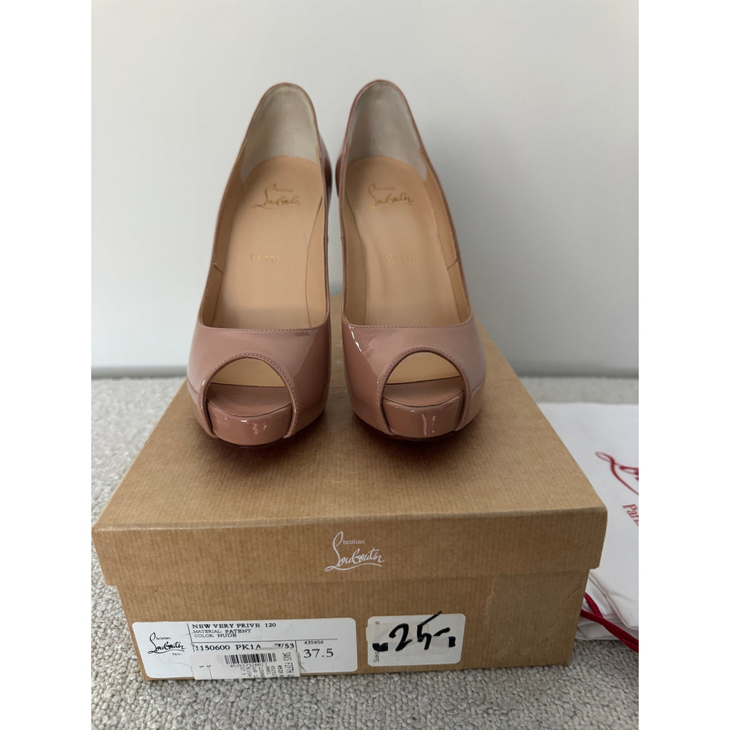 CHRISTIAN LOUBOUTIN
New Very Prive Patent Leather Pumps 120
BNIB Size 37.5